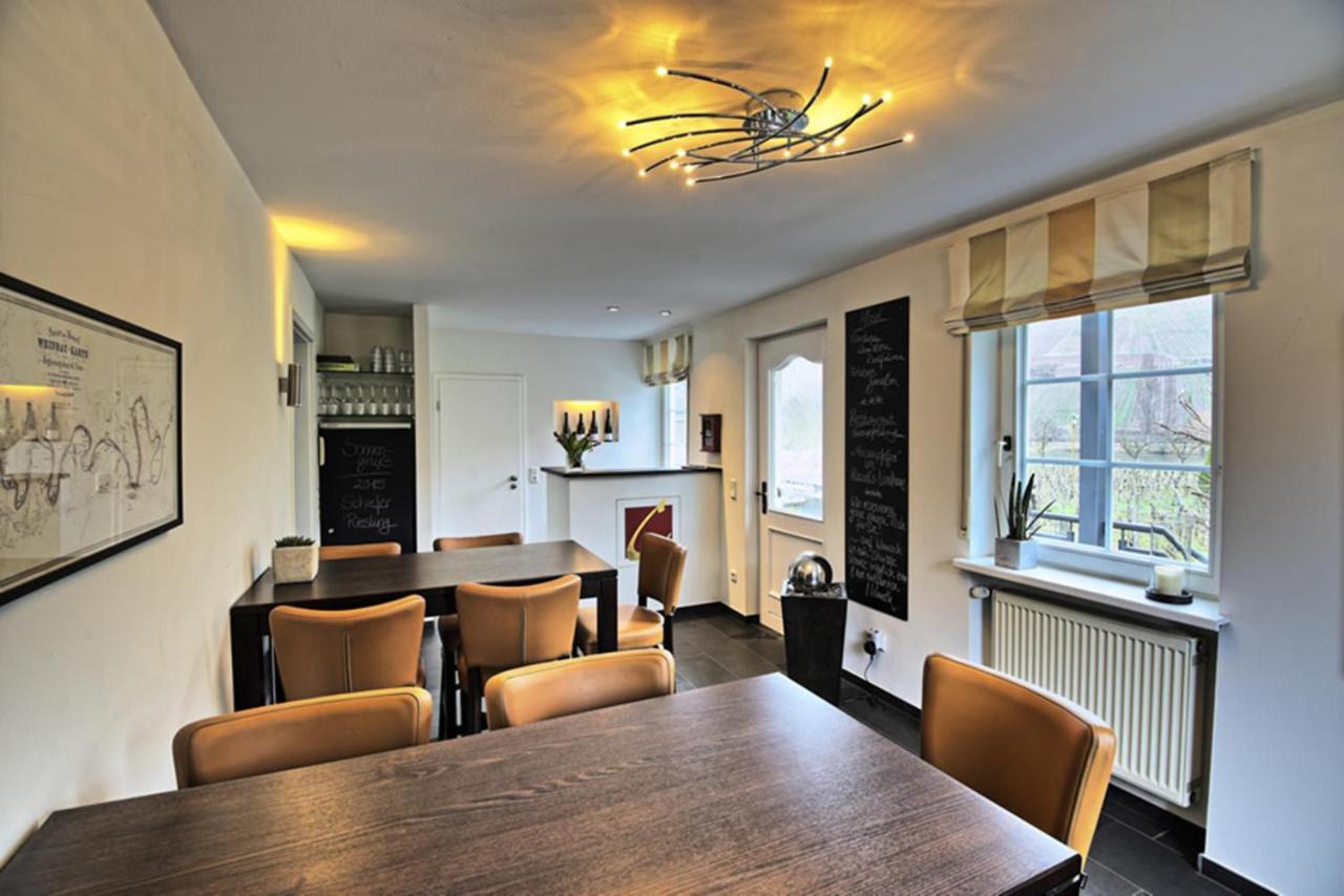 Weingut & Gaestehaus Christoph Cluesserath Trittenheim Eksteriør billede