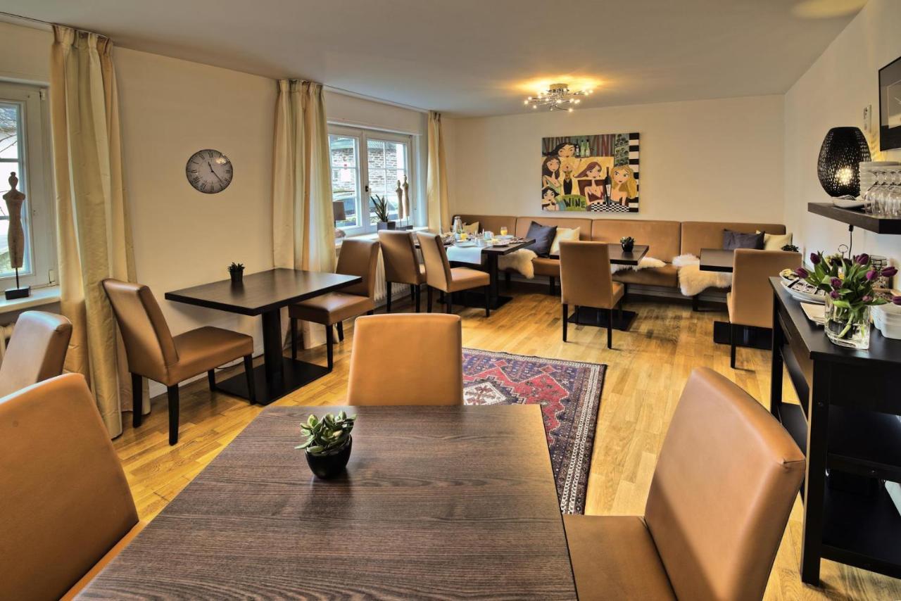 Weingut & Gaestehaus Christoph Cluesserath Trittenheim Eksteriør billede